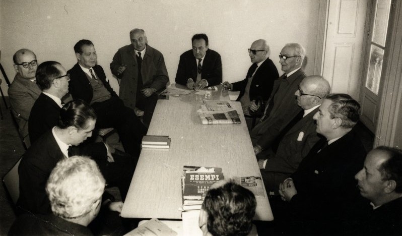 Xuntanza do consello de administración da Editorial Galaxia (contra 1960) presidido por Ramón Otero Pedrayo.