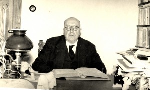 No despacho da casa de Trasalba (ca. 1965).