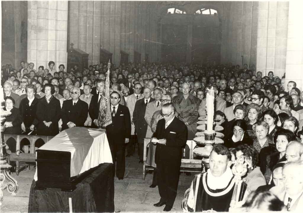 “O interior da catedral de Ourense no funeral tras a morte de Ramón Otero Pedrayo”